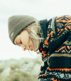 Geribde muts met kralen CARDIGAN