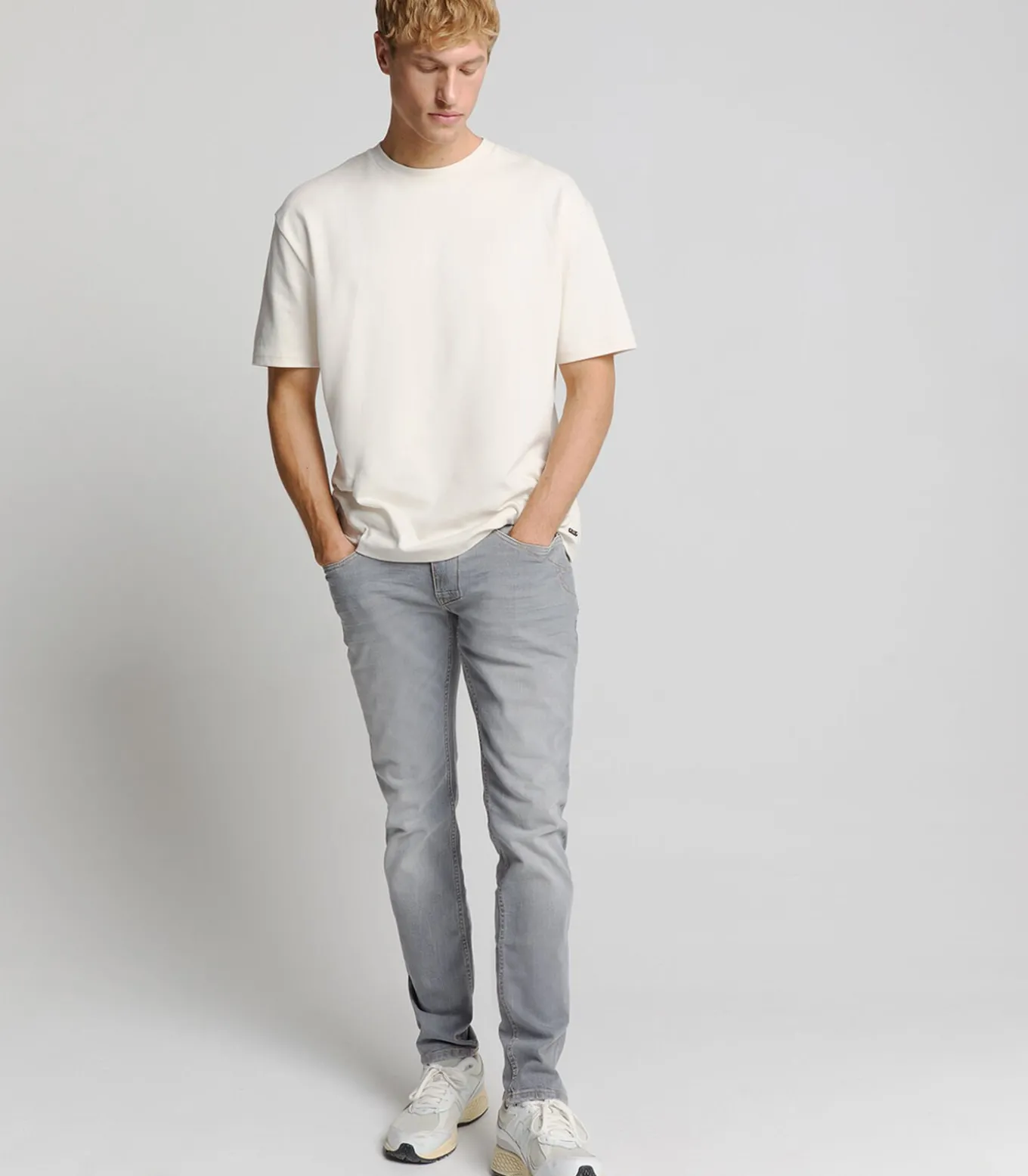 Tapered fit jeans