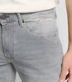 Tapered fit jeans
