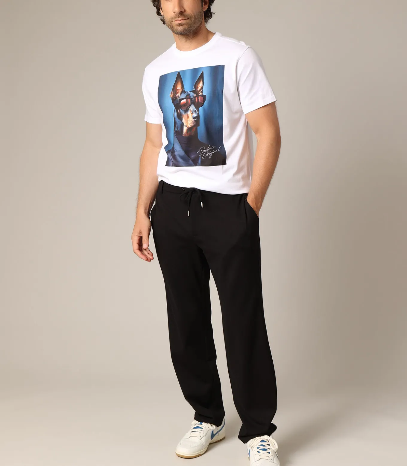 ZETA - Zwarte soepele trekkoordbroek, rechte snit en casual look